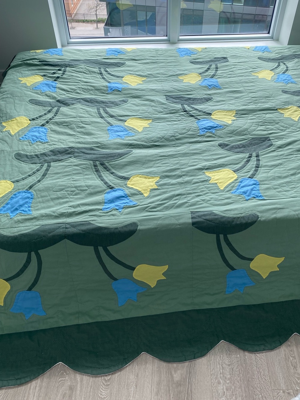 Collector piece - Vintage hand sewn folk art tulip quilt bed cover - blanket